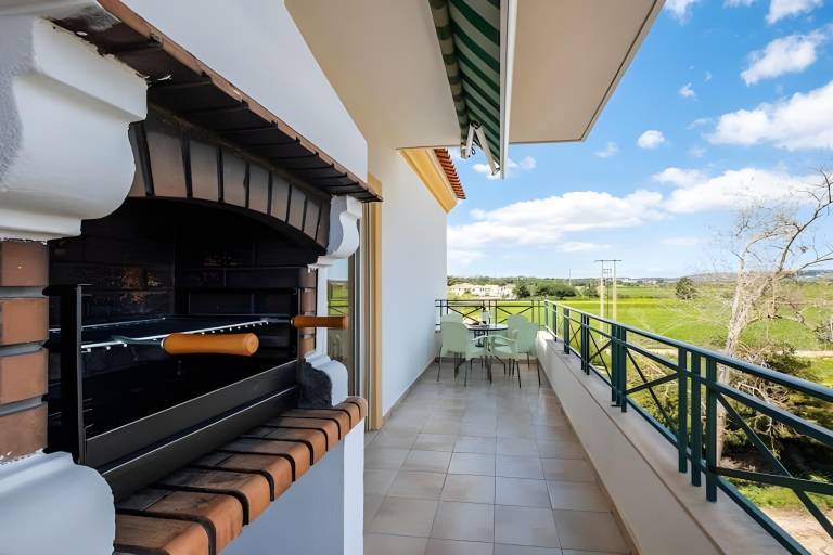 Fully equipped wonderful rental apartment with yard, barbeque & pool | Pets allowed — photo 3