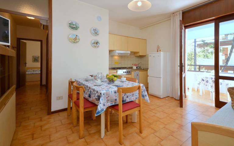 Rental apartment with patio — photo 3