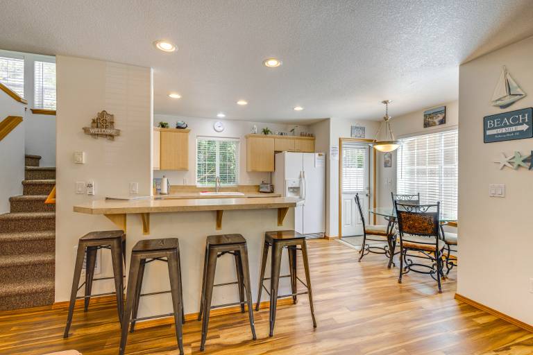 Half Mi to Beach: Rockaway Beach Home w/ Grill! — photo 2