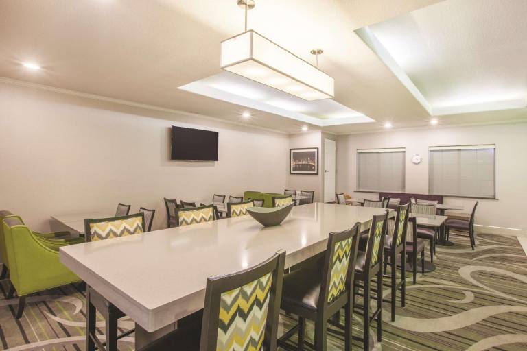La Quinta Inn & Suites by Wyndham Kyle - Austin South — photo 5