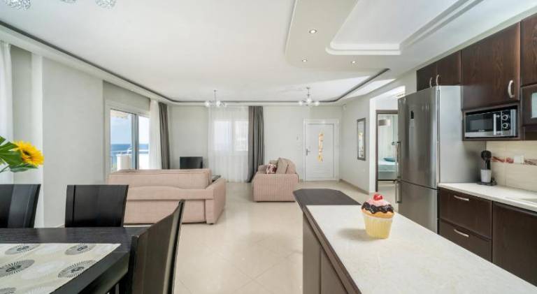 Apartment with terrace — photo 2