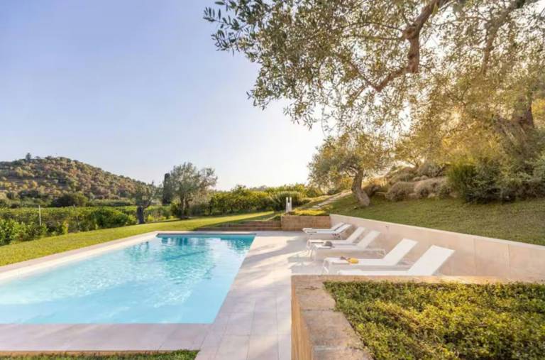 Family-friendly vacation home with pool, patio & barbeque | Pets are welcome — photo 4
