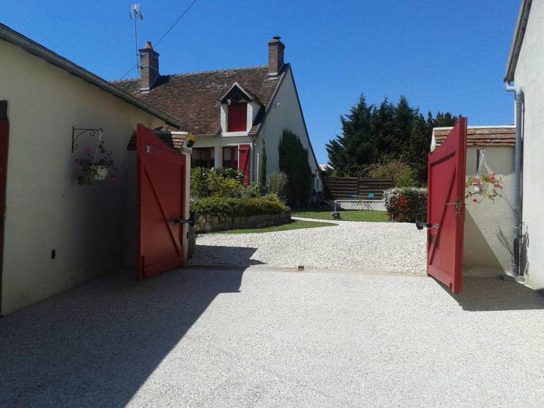 Cottage with barbeque & garden — photo 4