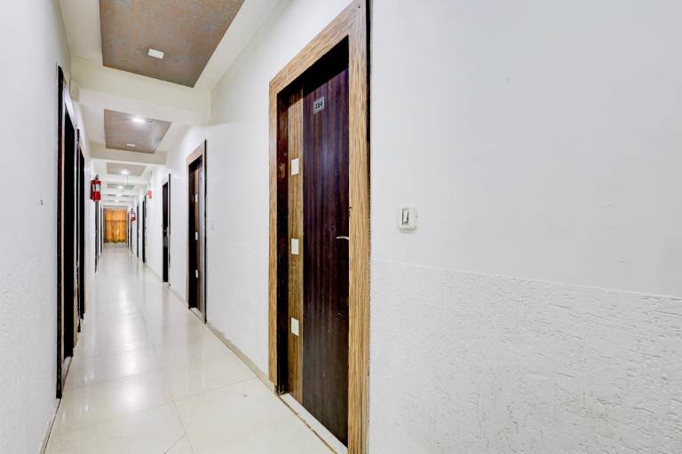 Hotel O Silver Palace