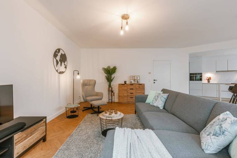 Huswell Modern apartment with parking