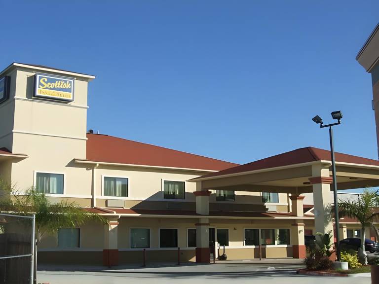 Scottish Inn & Suites Willowbrook