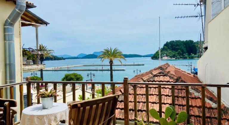 Vacation home with patio in Lefkada