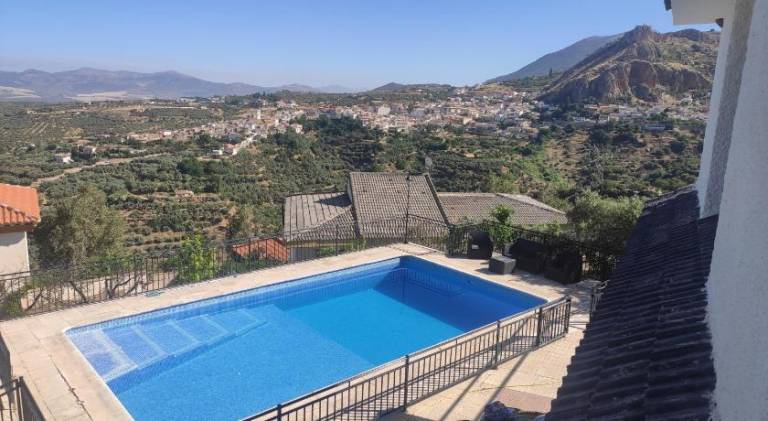 House with barbecue, yard & private pool | Perfect for remote work in Granada