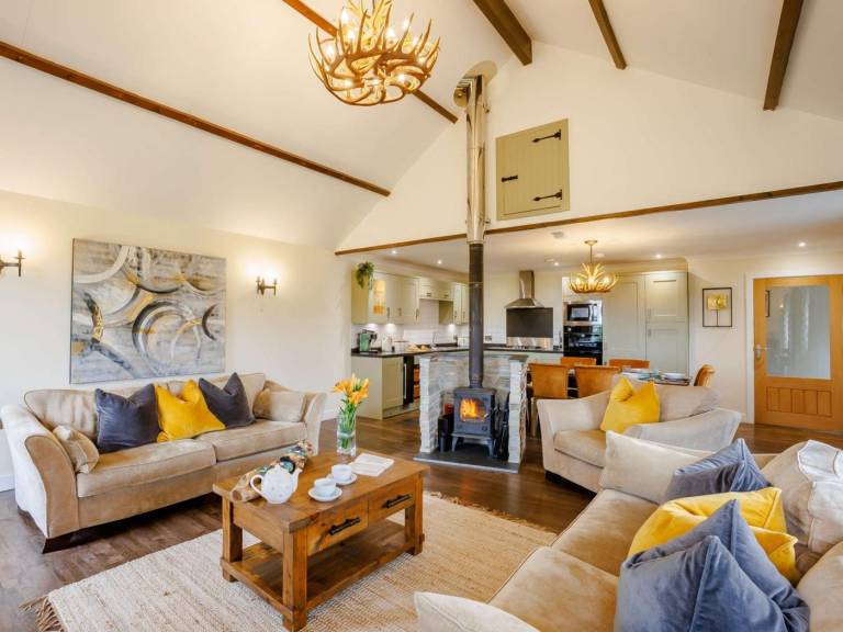 Fully equipped house with BBQ, hot tub & yard | Pet-friendly in Bideford