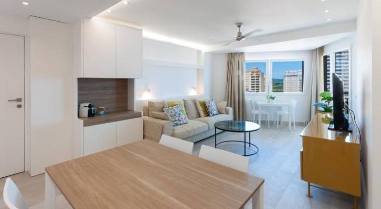 Apartment with pool, patio & yard — photo 2