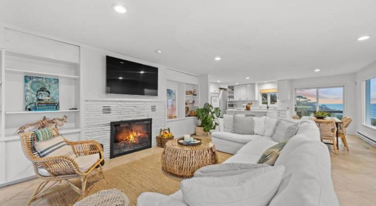 Entire Oceanfront Home Breathtaking 180 Views Near San Francisco — photo 3