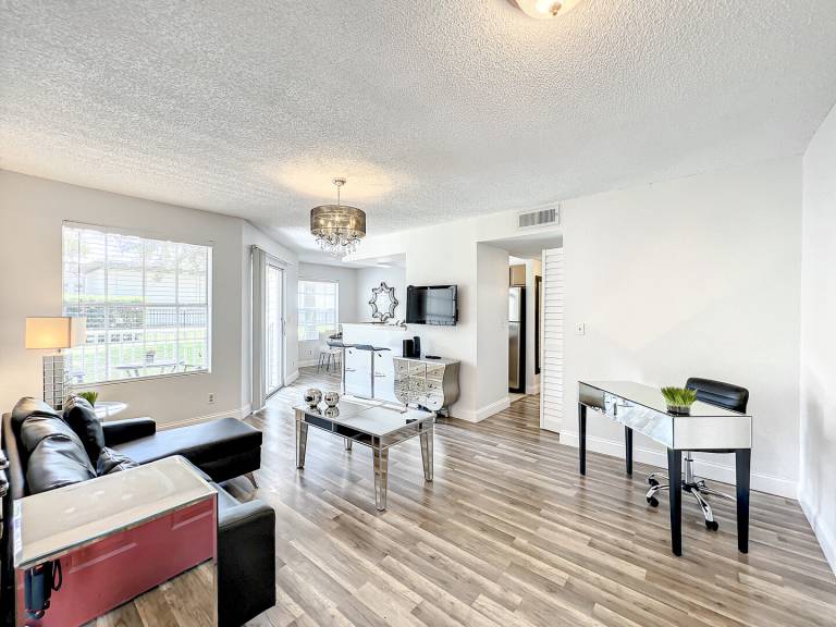Family-oriented condo with private pool & patio | Dogs allowed — photo 2