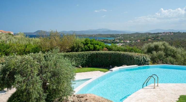 Holiday apartment with patio & pool | Next to the beach | Pets are welcome in Golfo Aranci