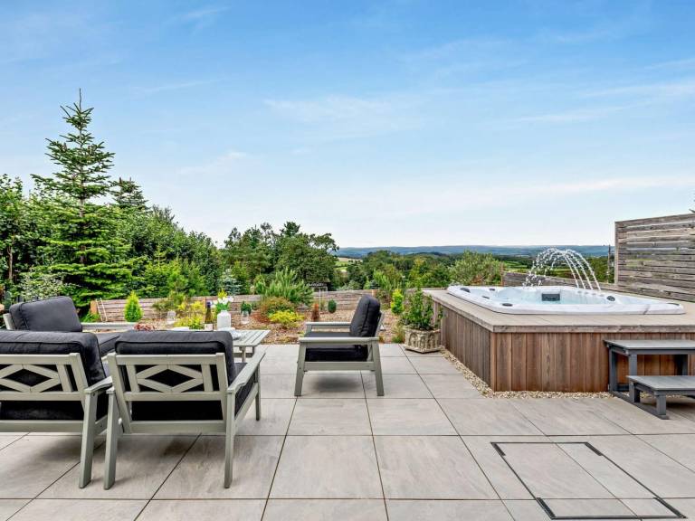 Fully equipped lodge with barbecue & hot tub | Pets are welcome — photo 2