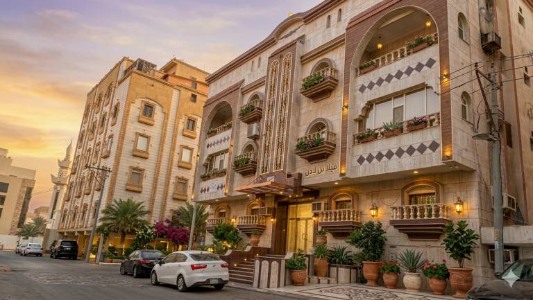 Apartment with yard in Makkah