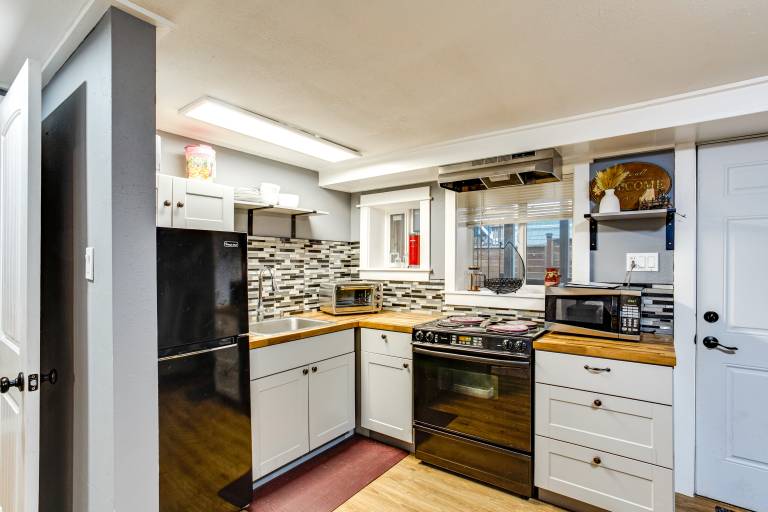 3 Mi to Puget Sound: Lakefront Gem w/ Patio! — photo 4