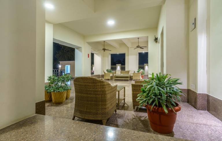 Apartment with patio — photo 3