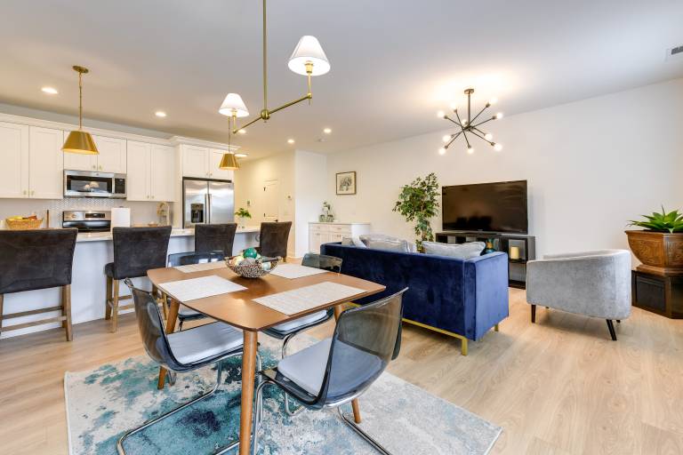 Charlotte Getaway w Yard 3 Mi to Uptown