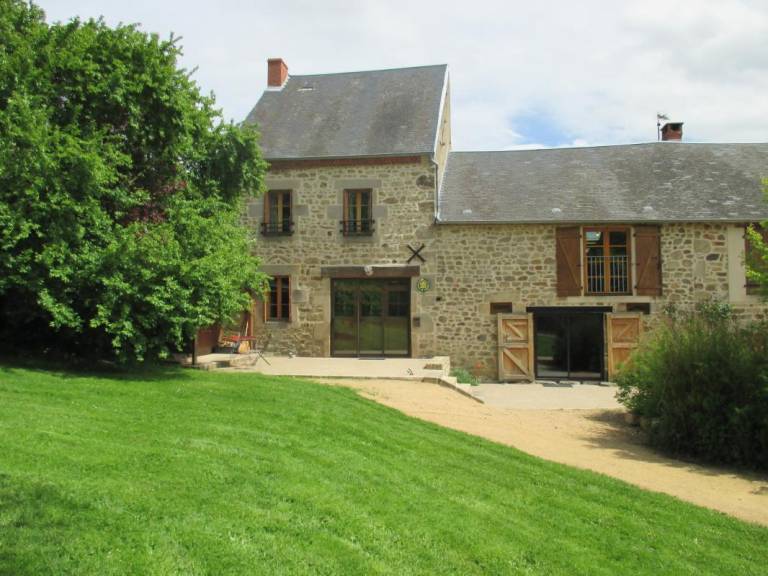 Gite with garden & terrace in Montlucon