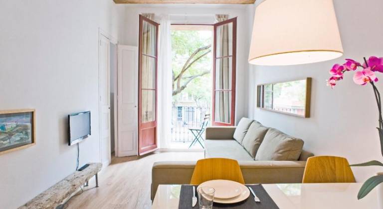 Sunny apartment on the square — photo 3