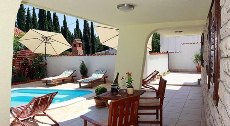 Vacation home with pool | Beach nearby | Dogs allowed — photo 2