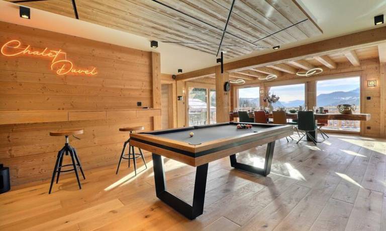Chalet, Ground floor, terrace, balcony, fireplace or stove, 483m², Les Gets — photo 4