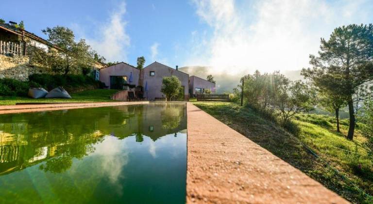 Villa with barbecue, terrace & pool | Perfect for remote work | Pets allowed in Coimbra