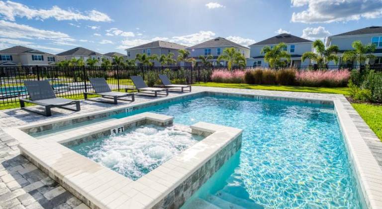 Holiday apartment with pool — photo 2