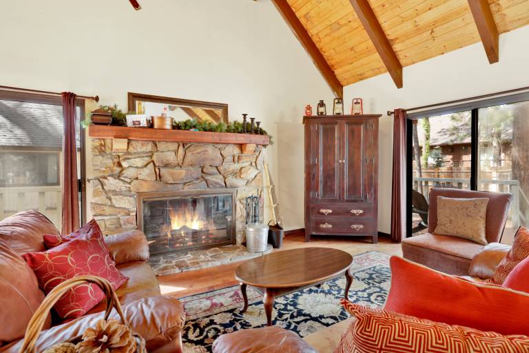 "All Season Alpine Retreat" 3BR/2BA: Private Steam Sauna, Hot Tub & Game Room — photo 4