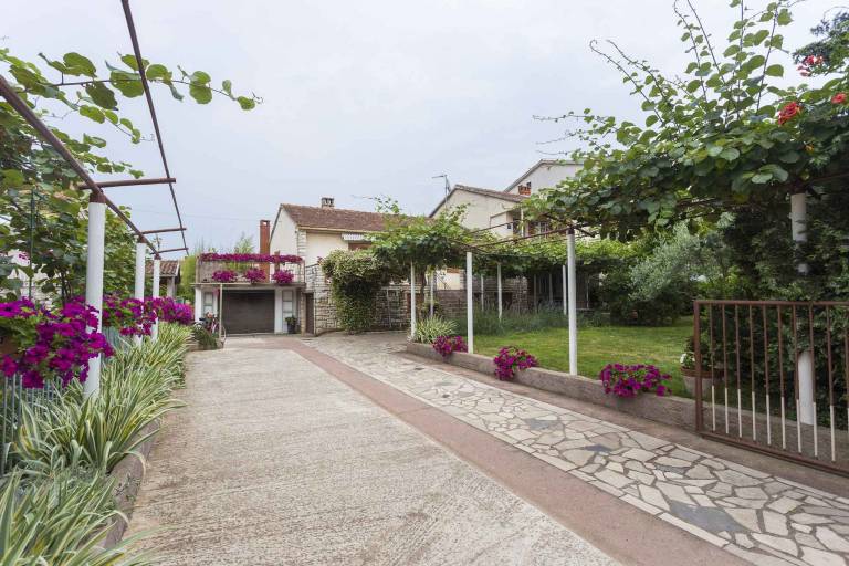 Beautiful apartment with yard, terrace & grill | Close to the beach | Pets are welcome — photo 2