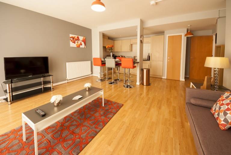 Apartment Paisley