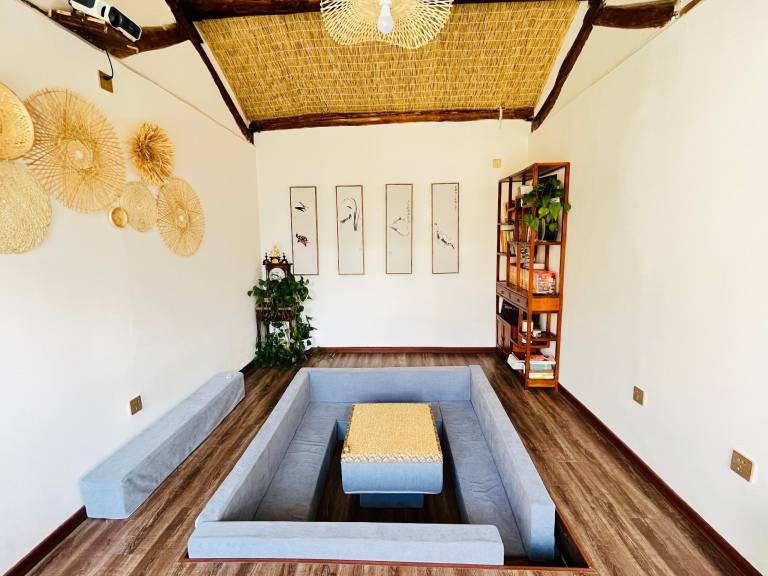 Bungalow with barbeque, yard & hot tub | Suitable for remote work — photo 4
