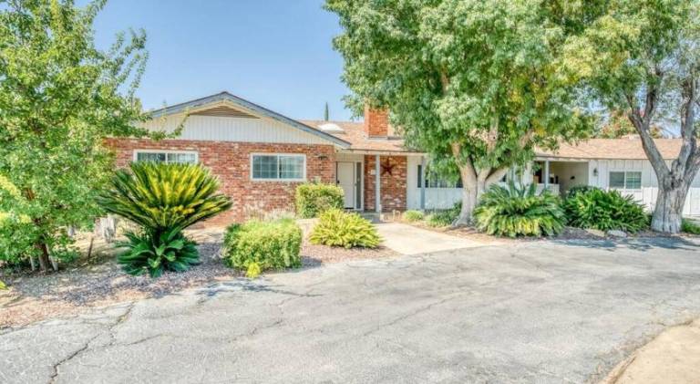 Apartment with 4 rooms for 10 persons in Fresno, CA