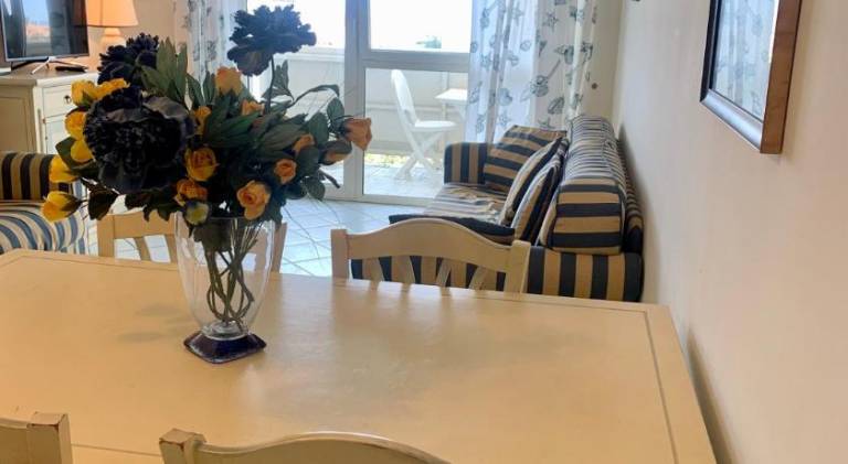 Serviced apartment with patio — photo 4
