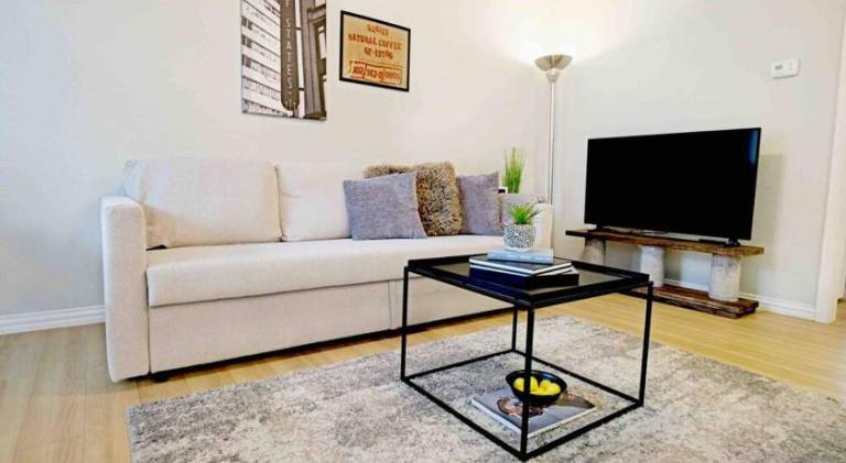 Apartment with pool | Pet-friendly in Dallas, TX