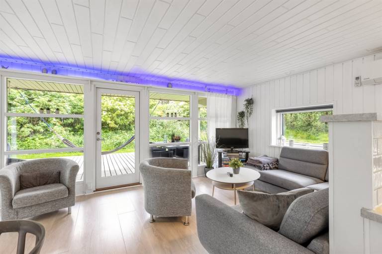 Family-oriented house with sauna, terrace & jacuzzi | Pet-friendly — photo 3