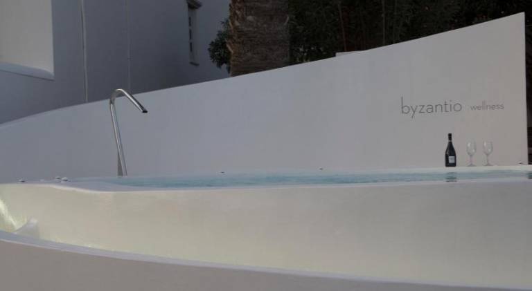 Beautiful serviced apartment with terrace, jacuzzi & garden | Close to the beach | Pets allowed in Tinos