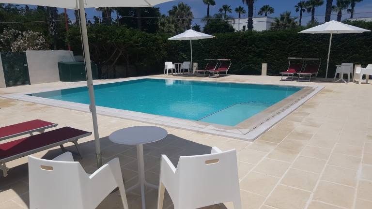 Family-friendly lovely vacation home with grill, yard & private pool | Garden view | Dogs allowed — photo 3