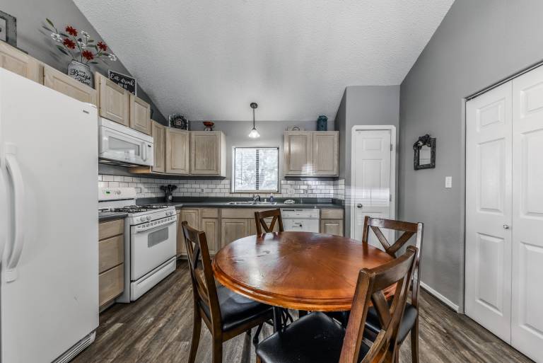 Child-friendly beautiful cabin with grill & jacuzzi | Mountain view | Pets are welcome — photo 4