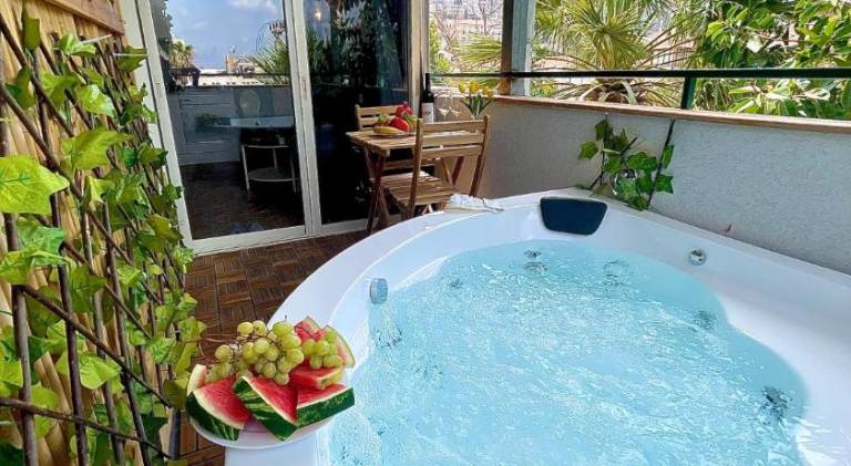 Authentic apartments with jacuzzi and Two-level central Haifa in Haifa