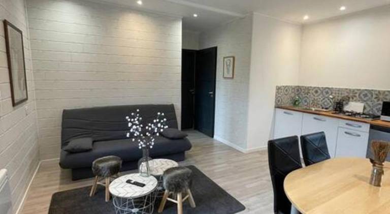 Chalet with 2 rooms for 6 persons in Le Mans