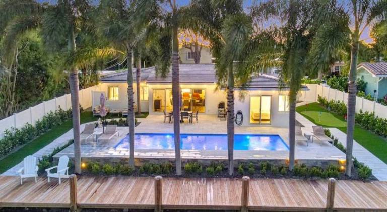 Fully equipped ample vacation home with yard, private pool & grill | Suitable for remote work | Pets allowed in Fort Lauderdale, FL