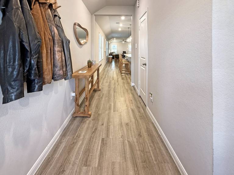 Family-friendly vacation home with yard | Pets allowed — photo 3