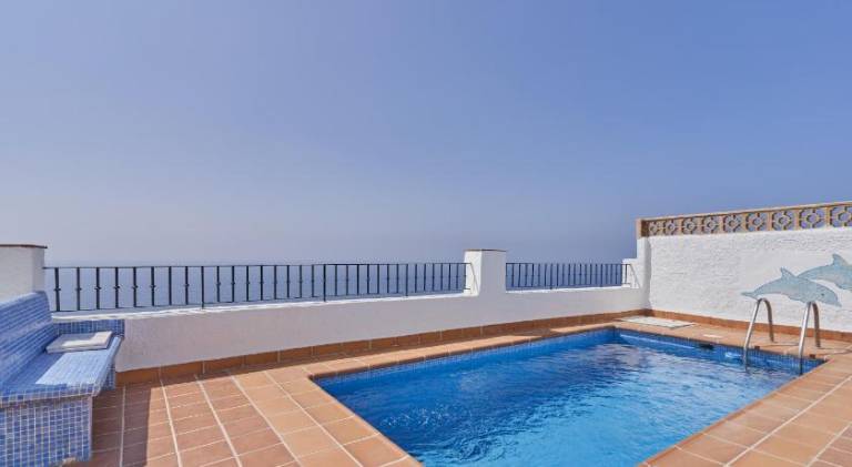 Fully equipped vacation home with barbecue, private pool & patio | Next to the beach | Pets allowed — photo 4