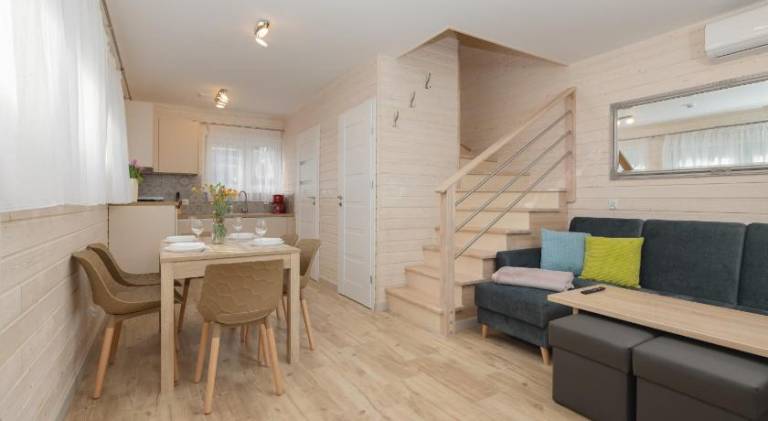 Vacation home with patio | Beach nearby | Dogs allowed — photo 2