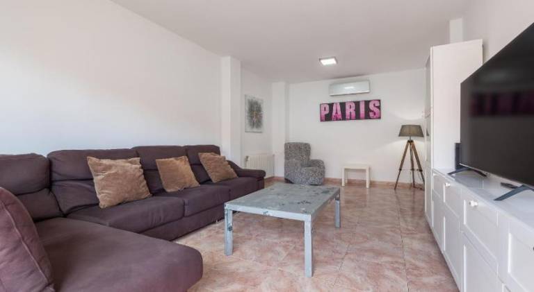 Fully equipped beautiful rental apartment with patio | Next to the beach | Dogs allowed — photo 2