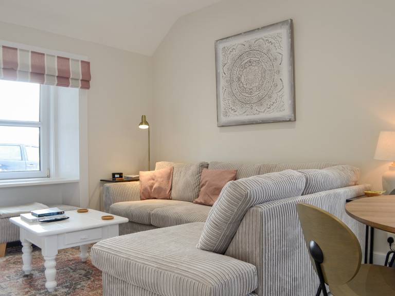 Child-friendly cottage with grill & yard | Pet-friendly — photo 3