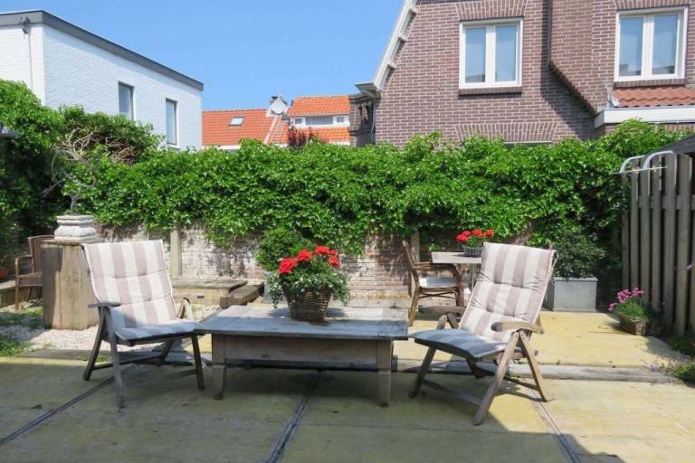 Vacation home with patio — photo 3