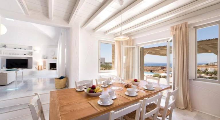 Villa with barbecue, yard & private pool | Pet-friendly — photo 3
