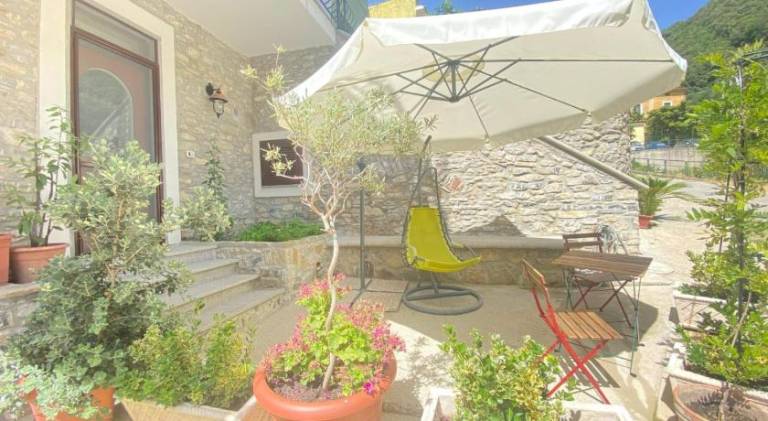 House with barbecue, patio & yard — photo 4